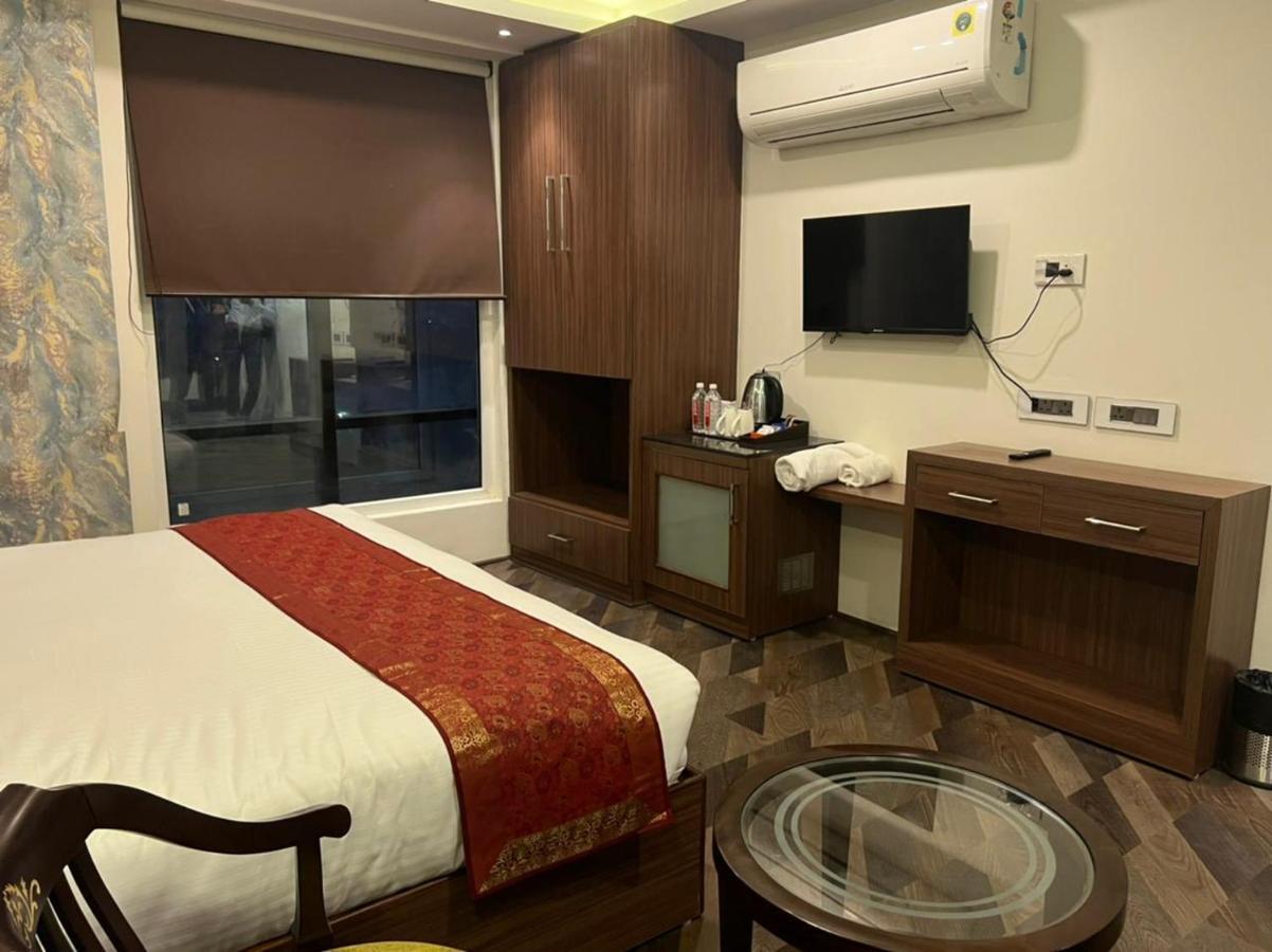 The Triumph Hotel Varanasi Exterior foto