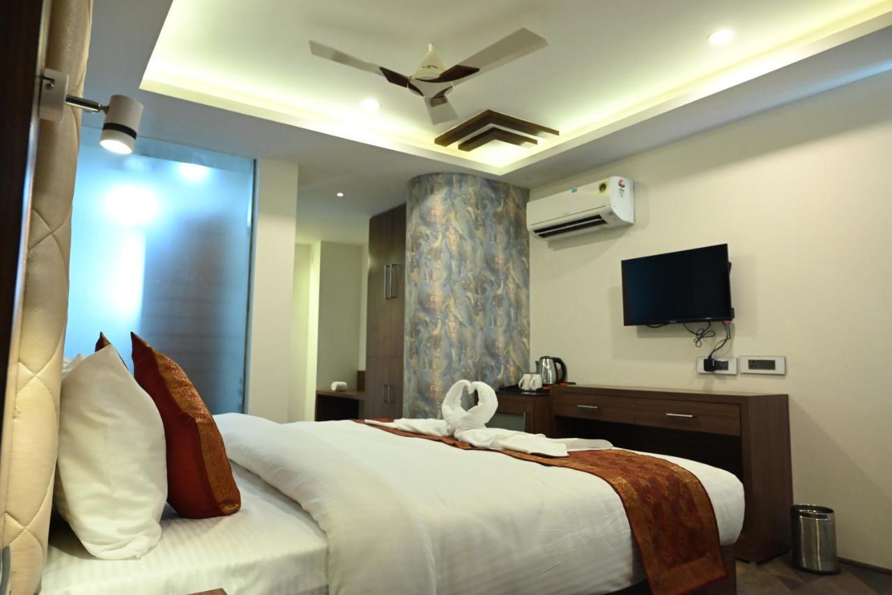 The Triumph Hotel Varanasi Exterior foto