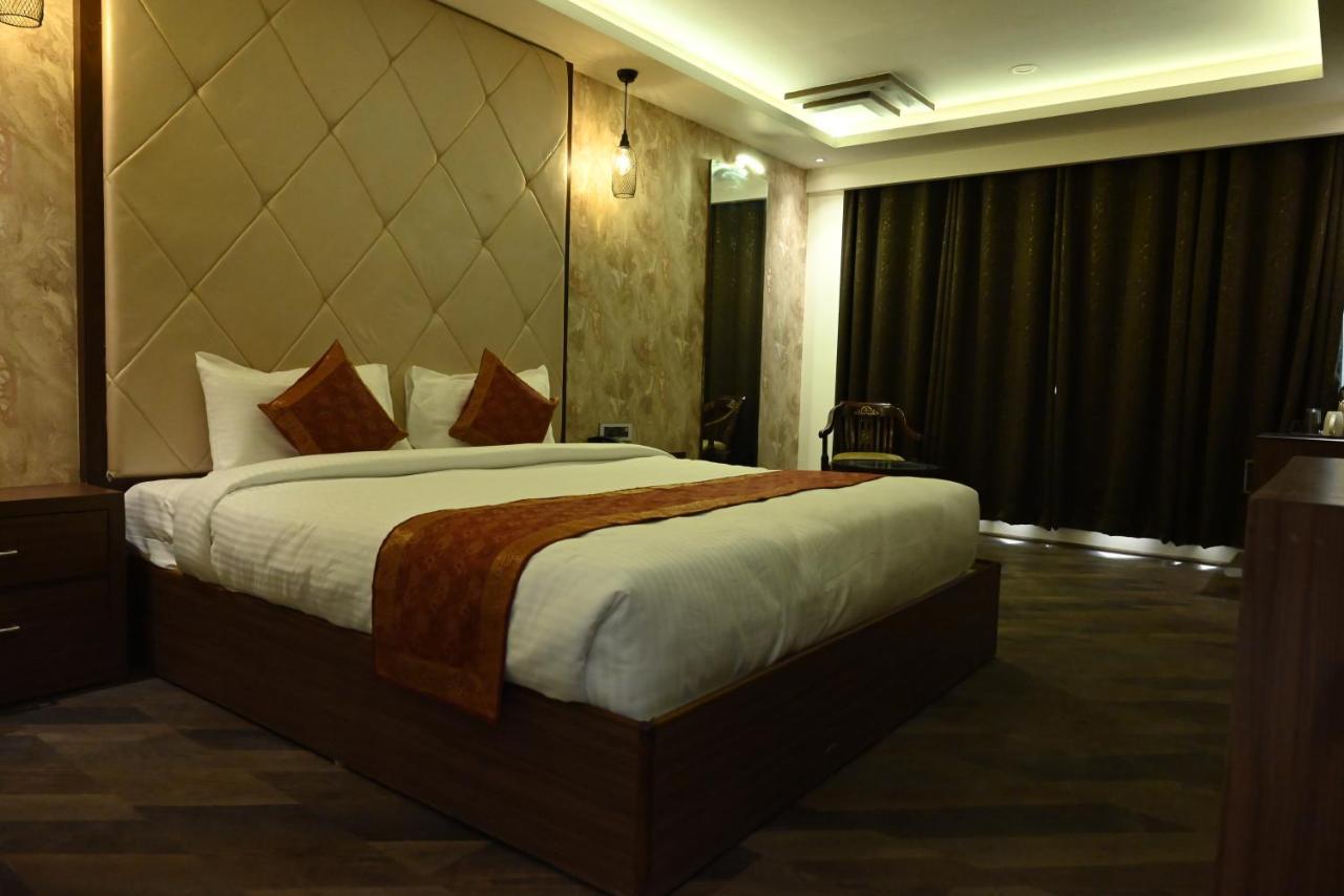 The Triumph Hotel Varanasi Exterior foto