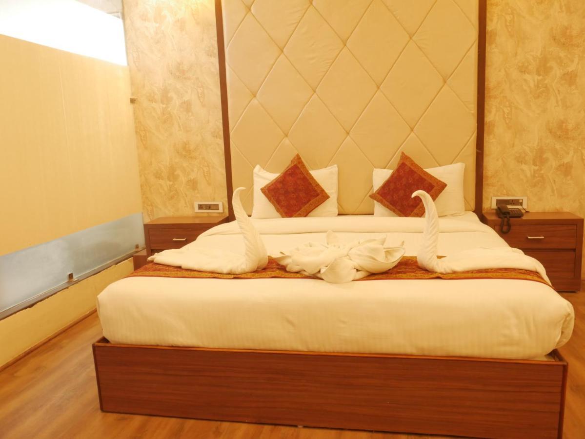The Triumph Hotel Varanasi Exterior foto