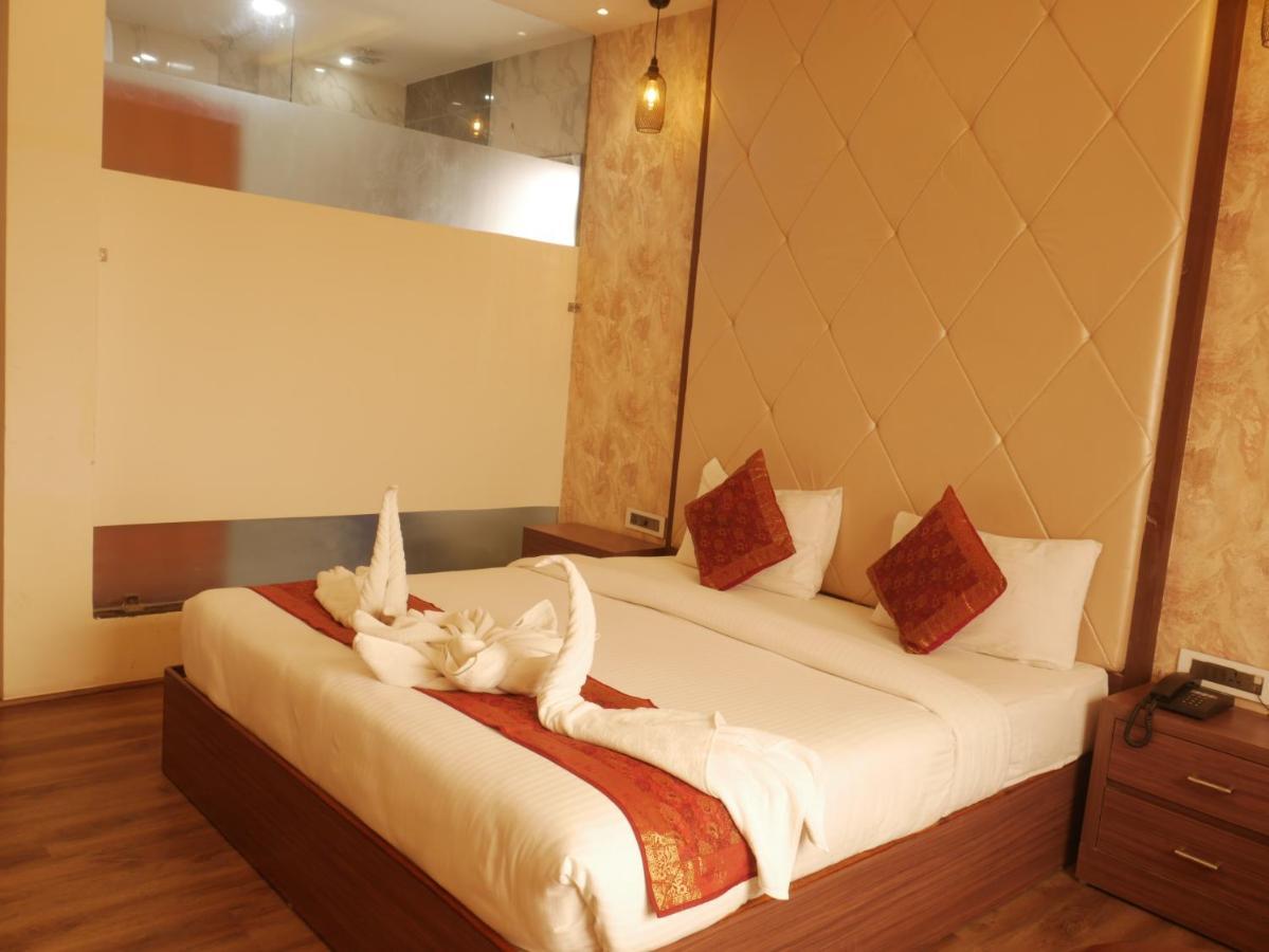The Triumph Hotel Varanasi Exterior foto