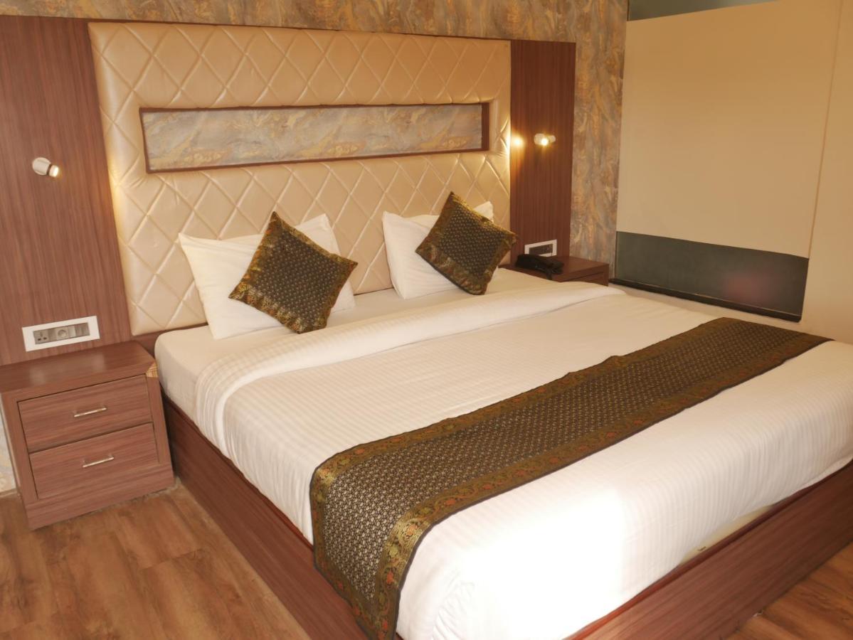 The Triumph Hotel Varanasi Exterior foto