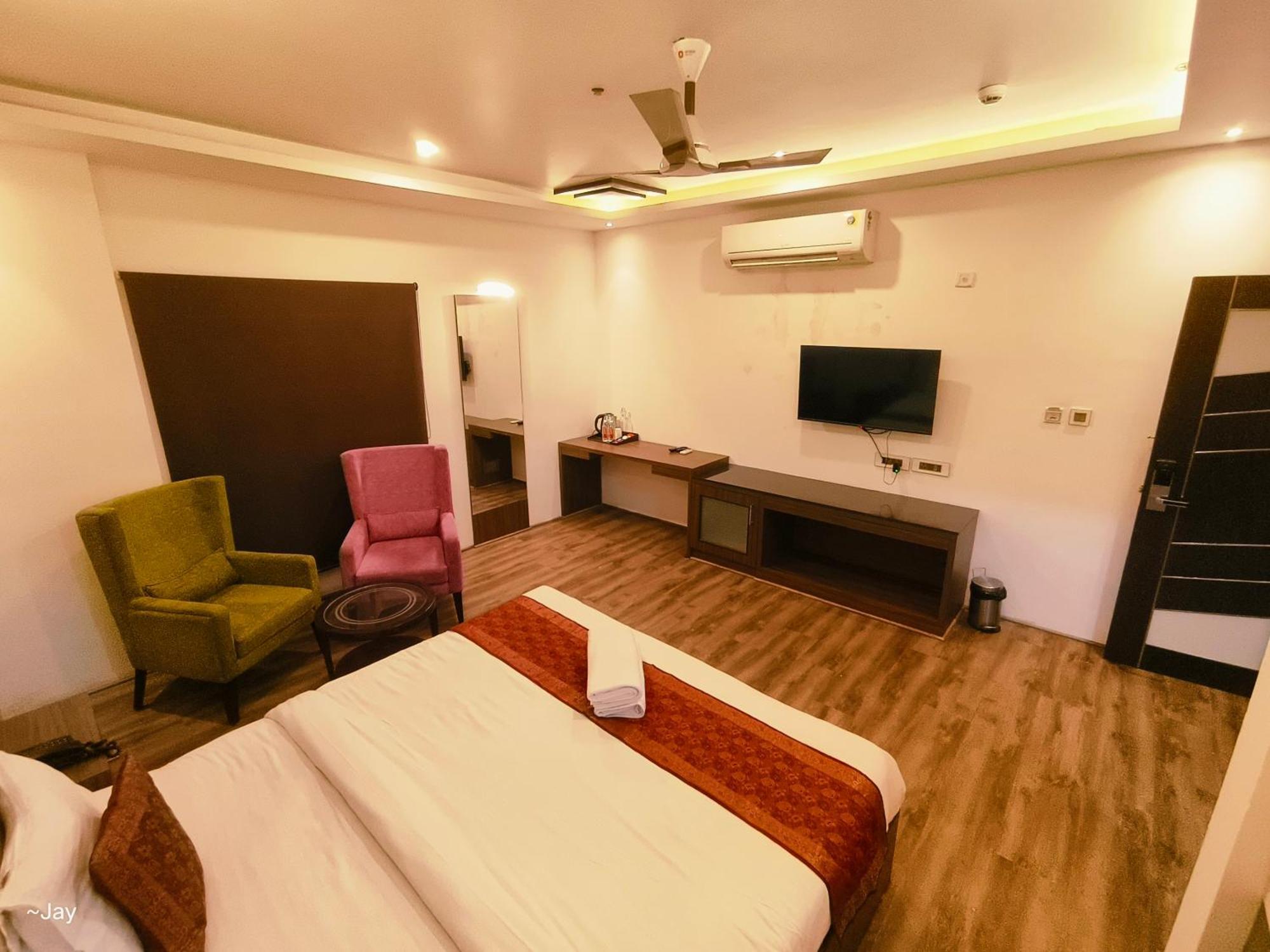 The Triumph Hotel Varanasi Exterior foto
