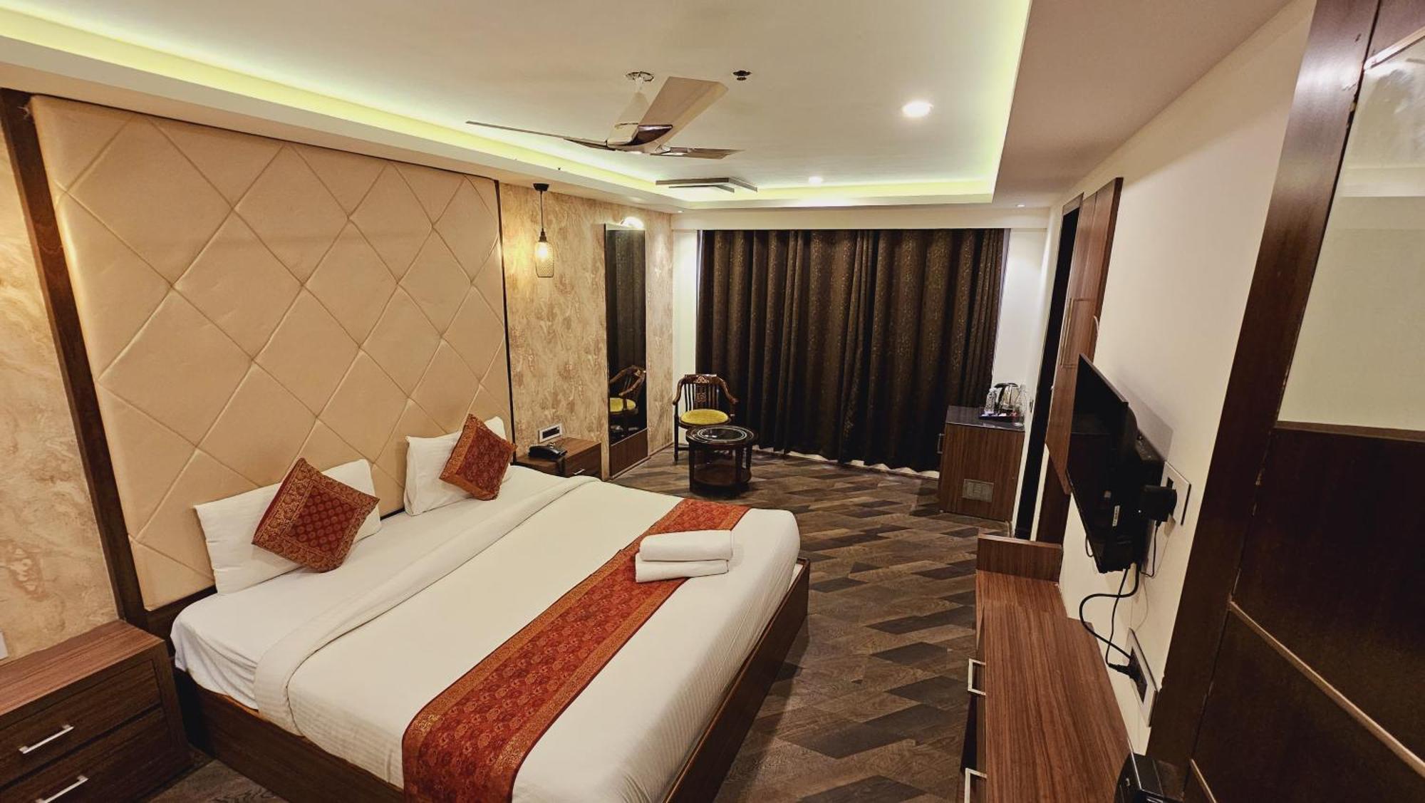 The Triumph Hotel Varanasi Exterior foto